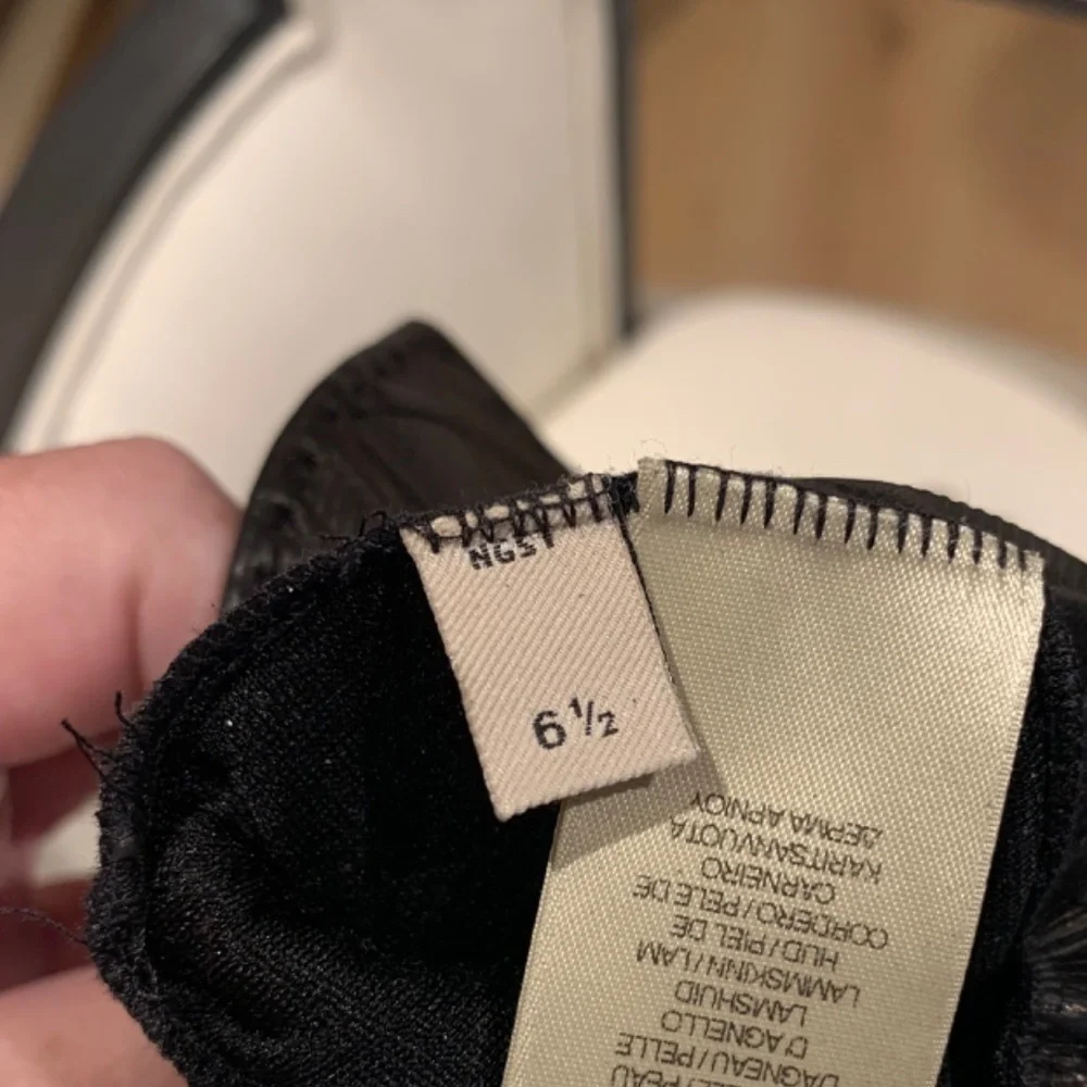 Burberry Black Quilted Leather Gloves